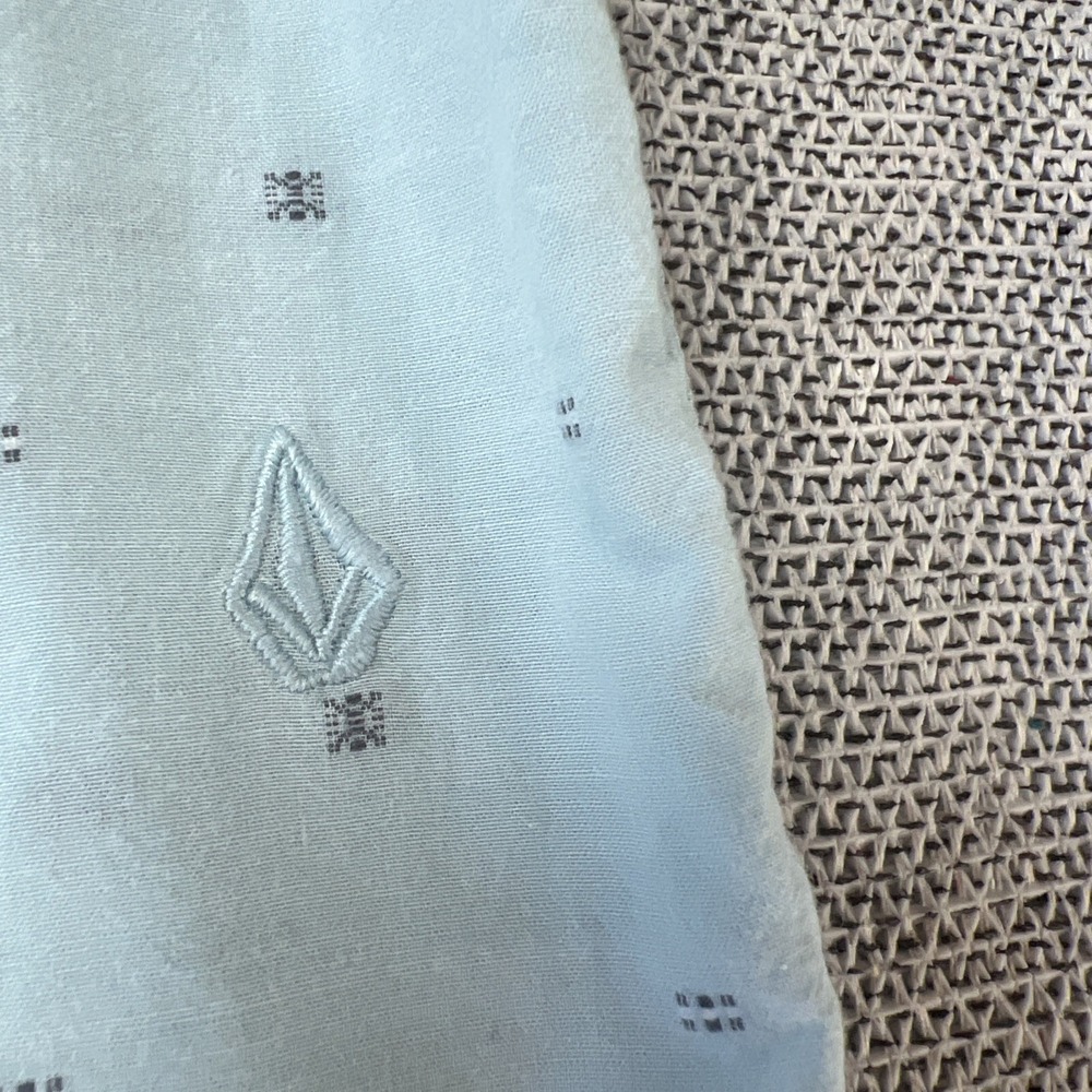 Volcom Short Sleeve Button-Up Shirt Light Blue Embroidered Size Large - Picture 9 of 9